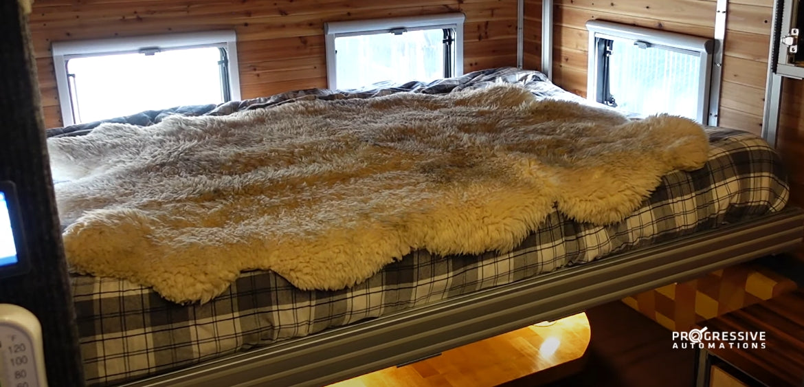 Bed Lift and Dinette Table